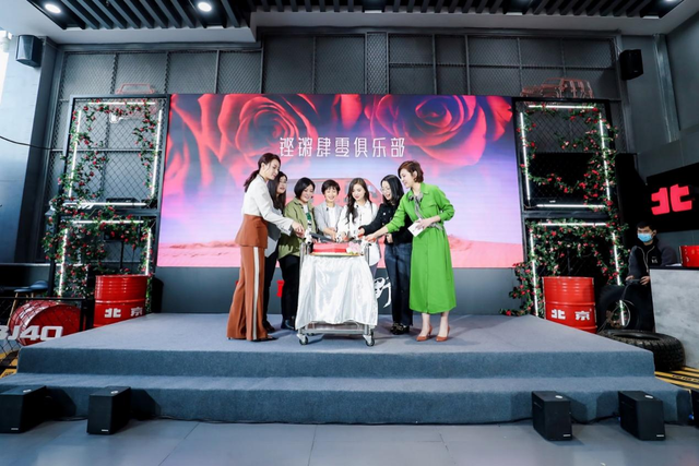 官宣！女足运动员唐佳丽、马君出任北京越野BJ40“悦野共创大使”