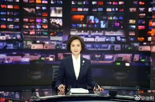 从央视著名女主播到浓妆艳抹的“顾八奶奶”，她的退休生活不寻常