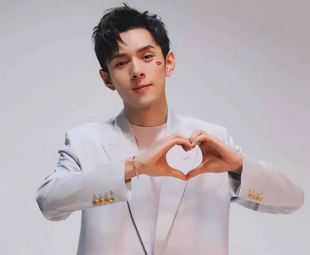 李佳琦直播黄段子曝光，还对杨幂吸果冻说“口活”