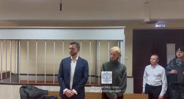 举办百人奢靡“半裸派对”,俄女网红被判罚10万卢布