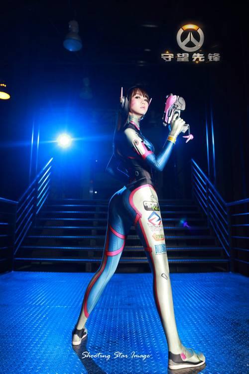 这大长腿给满分 清纯萌妹cos《守望先锋》D.VA