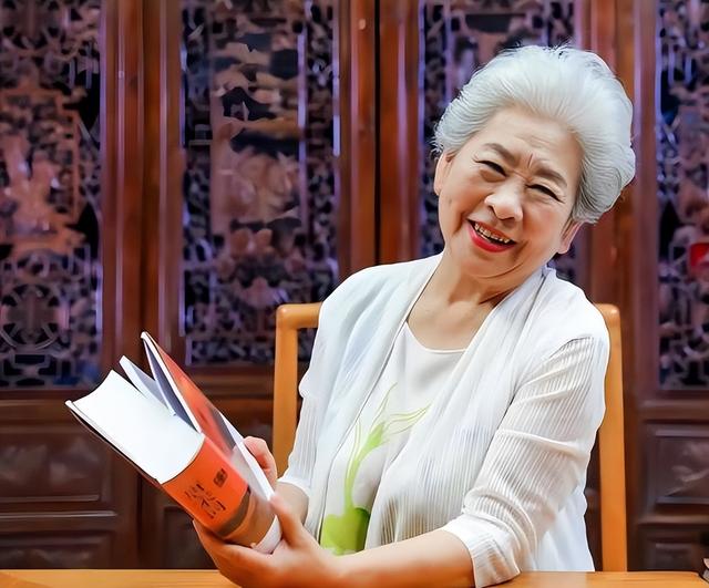 央视主持人虹云去世，病因曝光，初二独自去医院，曾夸恒大被网暴