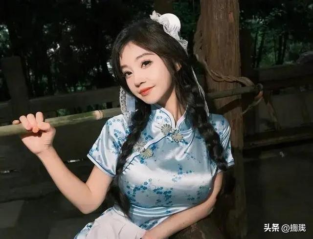 冯提莫尺度越来越大,直播洗头又走光?网友:怎么养的变化这么大