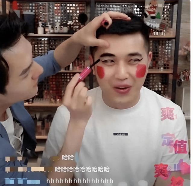 李佳琦直播黄段子曝光，还对杨幂吸果冻说“口活”