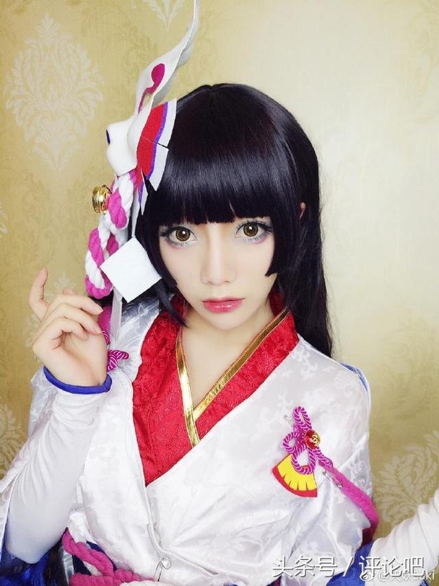 天妖Saki胸大腿长还穿丝袜：一言不合就秀一字马！