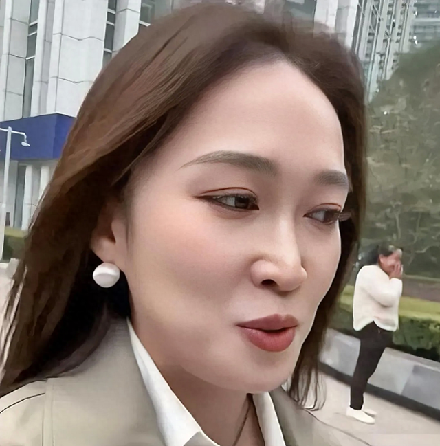 东方甄选yoyo在直播界的困境