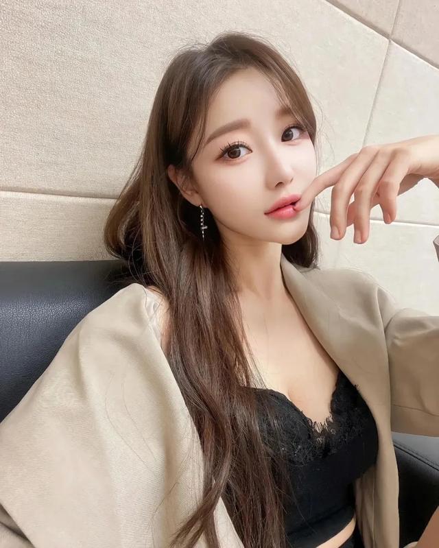 空姐、车模、主播三重身份！崔瑟琪这身材颜值，太顶了！