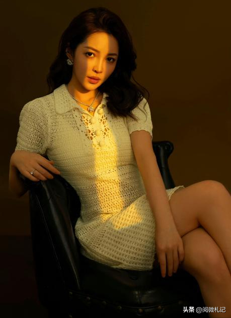 “最美女裁判”王钟瑶：生活照尽显傲人身材，典型东方美女