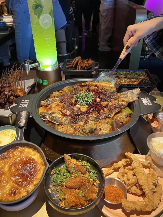 走出川渝的排队王，不再只是火锅了？
