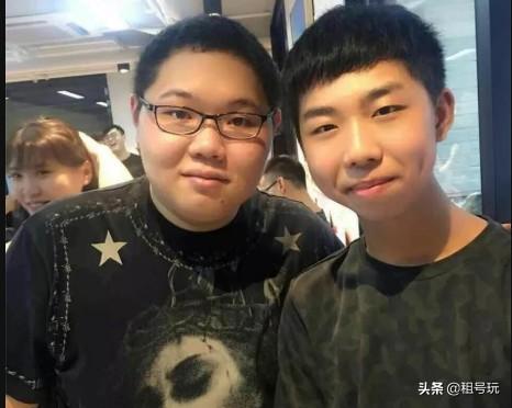 吃鸡一哥官宣解封,XDD小叮当成年后首播,斗鱼三幻神凑齐了