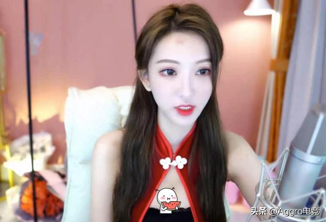 斗鱼女主播双腿淤青直播,被观众质疑,无奈晒出练舞视频自证