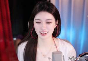 女主播泳装视频(女主播大方晒出泳装照，自曝曾花8万整形，为了讨好大哥特意变大)