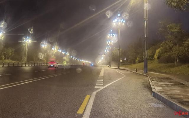 女主播路边直播被撞追踪：在非机动车道直播，被交警批评教育