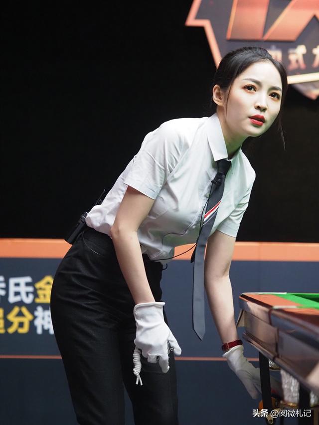 “最美女裁判”王钟瑶：生活照尽显傲人身材，典型东方美女