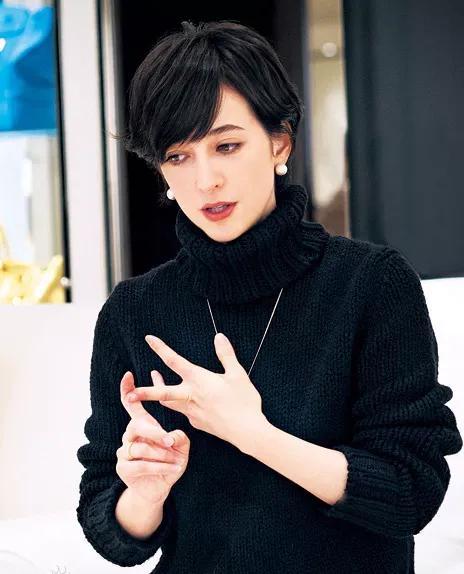 41岁日本最美女主播,高嫁前首相儿子,可小3岁花心丈夫频频出轨