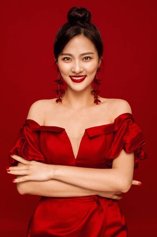 四川电视台16位知名美女主持人一览，风华正茂，巾帼不让须眉