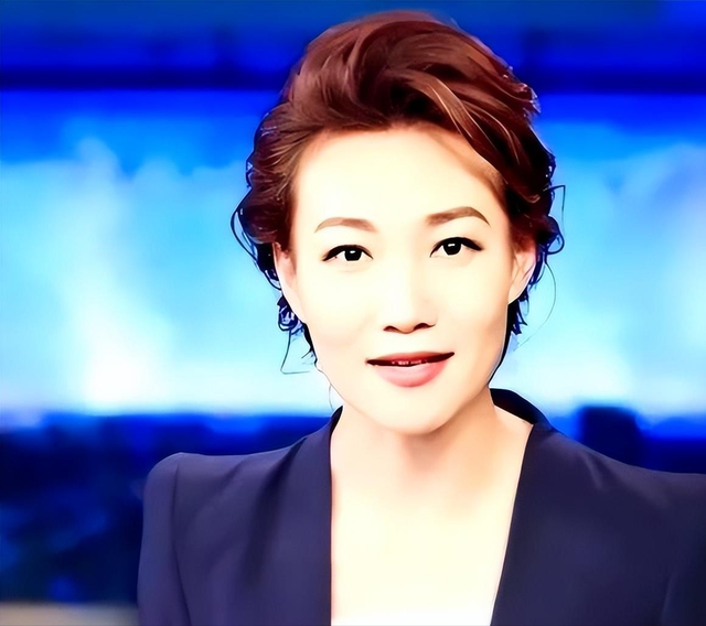 “央视国脸”李梓萌：47岁依然“未婚未育”的她，如今过的怎样