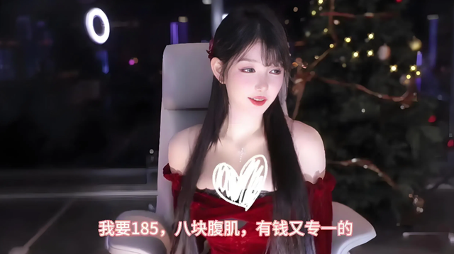 米娜新春热舞出状况，肩带崩断险些走光，无奈吐槽：它真的太重了