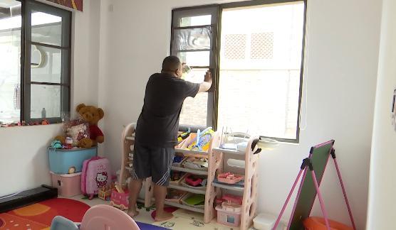 午夜惊魂！贵州这户人家闯进丝袜“蒙面人”！一看监控更是后怕……