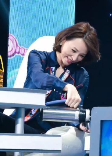 董卿白岩松鲁健章艳 央视主播们钟爱的护嗓“神器”