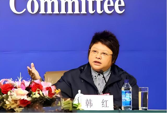 华语乐坛十大“殿堂级”女歌手：韩红进不了前五，王菲屈尊第二