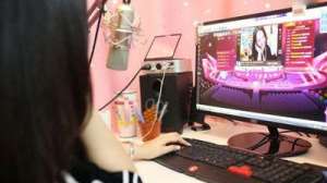 黄善视频女主播(播“黄”敛财10家直播平台被关停 “黄鳝门”女主播被抓 快看)