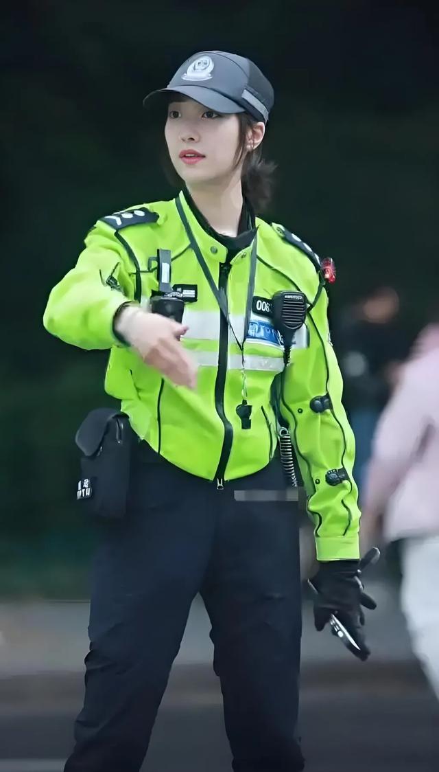 兔子警官李雨薇，爆火后没有辞职当网红，流量之下更显警徽光芒！