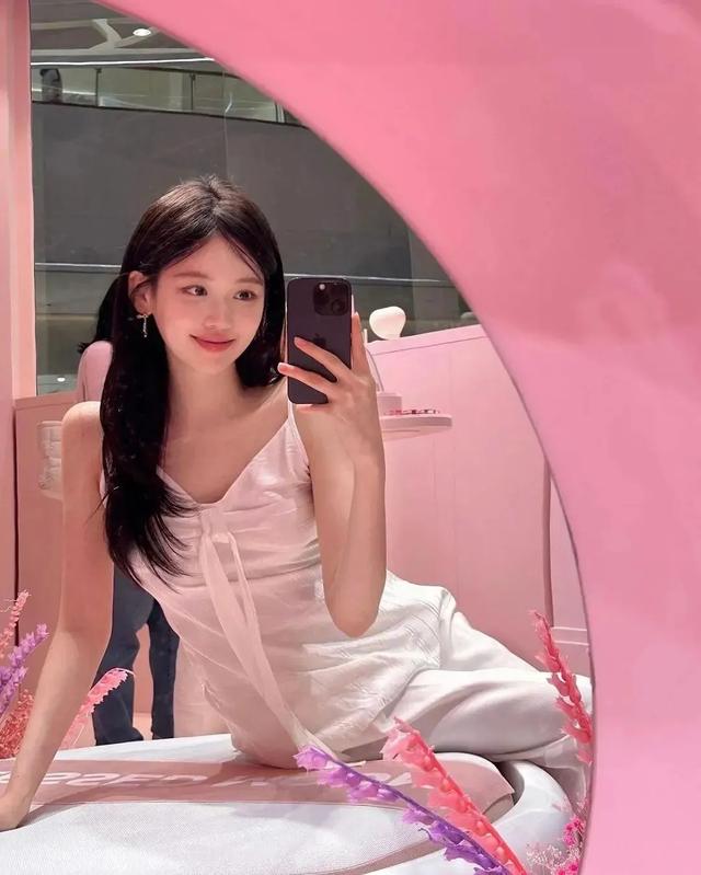 韩国版“奶茶妹妹”！白嫩可爱！颜值身材是顶级！