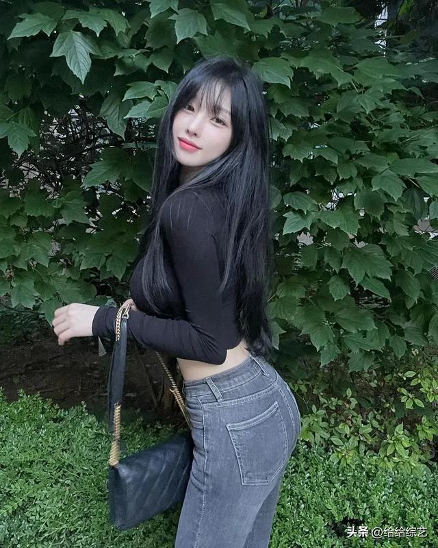 韩国百万级女主播hankung，清纯外表，性感身材，反差感十足