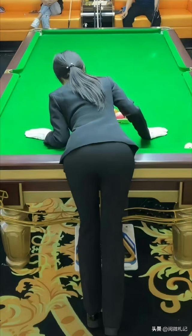 “最美女裁判”王钟瑶：生活照尽显傲人身材，典型东方美女