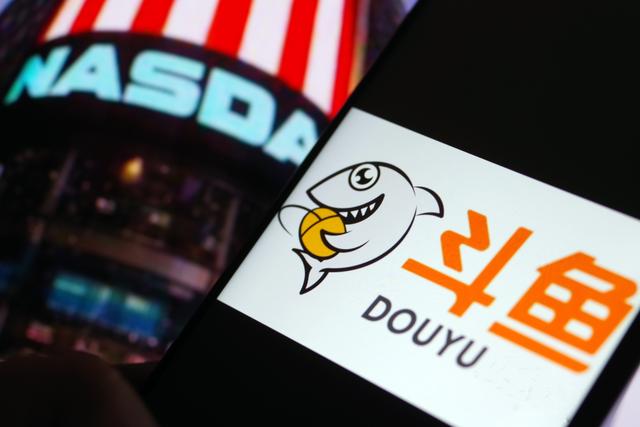 央视点名：女主播“卖肉”不可取，净网行动再展开，众多直播被封