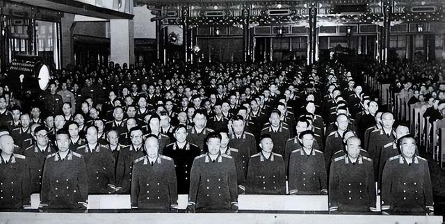 十大元帅之首朱德,授衔编号却是004,毛泽东把001给了谁