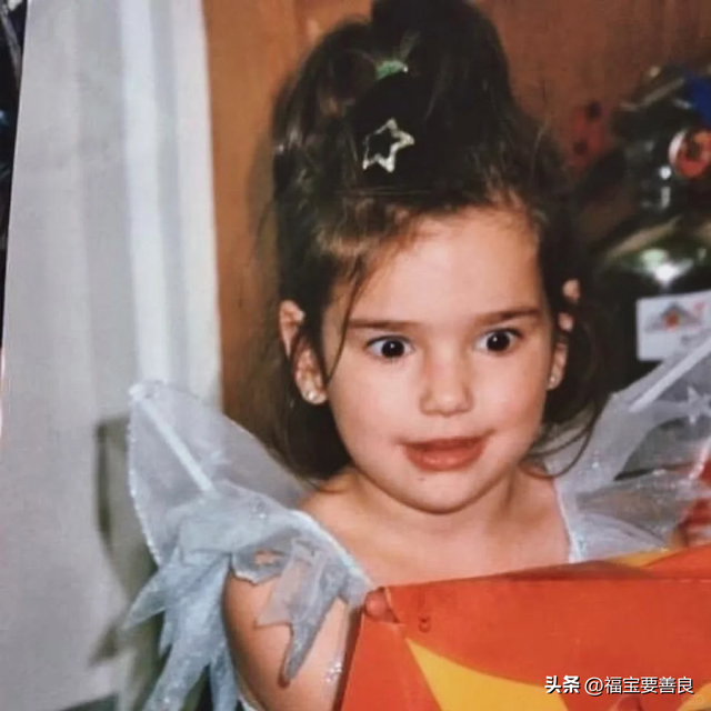 啪姐官宣恋情，给了大金毛一个名分！这嚣张的异性恋，真耀眼啊