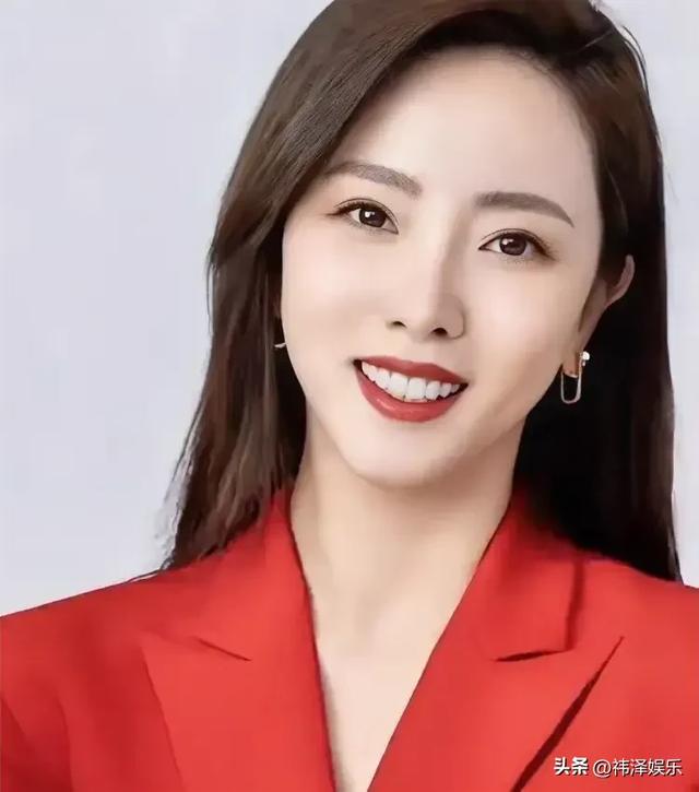 十二位央视美女主持人，每一位都是才貌双全，你最喜欢谁的风格