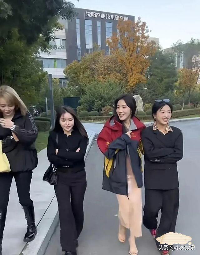 三只羊女主播停播后集体现身，素颜的她们显露真面目，实在辣眼