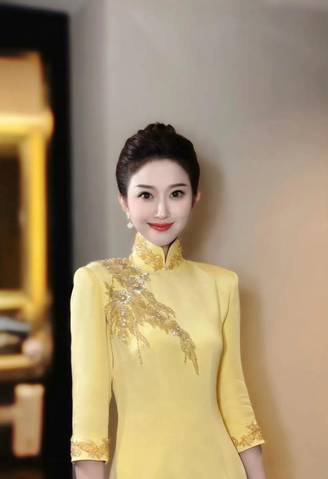 刘心悦：优雅婀娜，好美丽的旗袍主持人