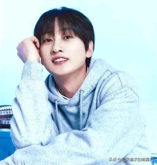 李赫宰韩国歌手，阳光帅气迷人十足！