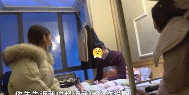 2021年,湖北24岁女孩主动追求45岁大叔,怀孕后却被回应:不认识