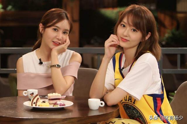 NBA当红女主播小七，神仙颜值十分讨喜，私下是库里的球迷