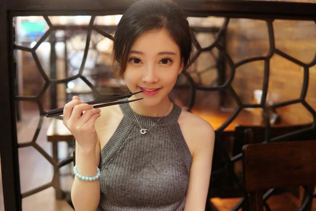 让你放不下的除了游戏本身，还有这些除了有颜又有才的人气女主播