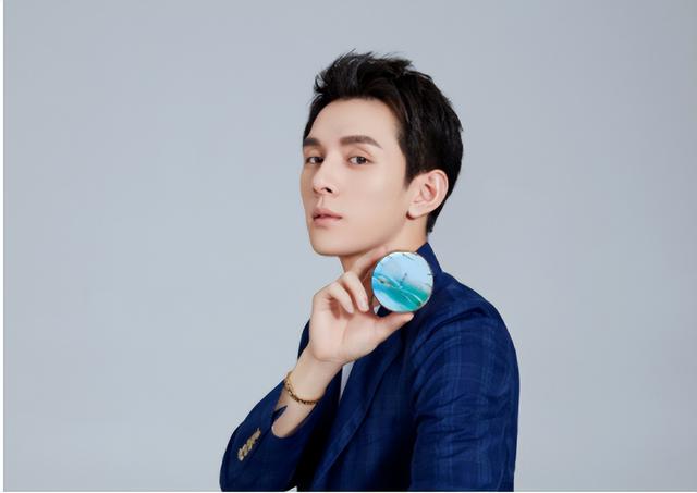 李佳琦直播黄段子曝光，还对杨幂吸果冻说“口活”