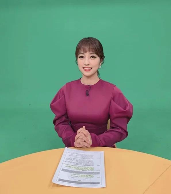 挑战24小时不穿内衣,韩国美女主播真空上直播节目