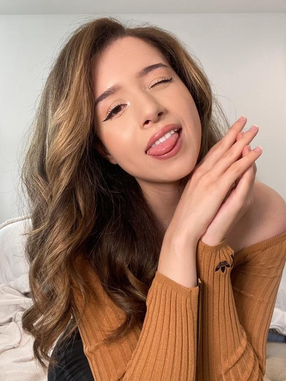 女孩子打游戏最棒了！超人气美女主播Pokimane 私房照