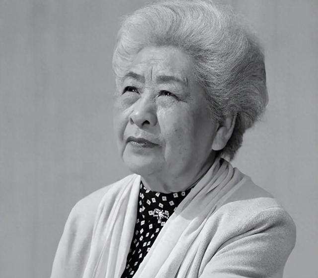 央视主持人虹云去世，病因曝光，初二独自去医院，曾夸恒大被网暴