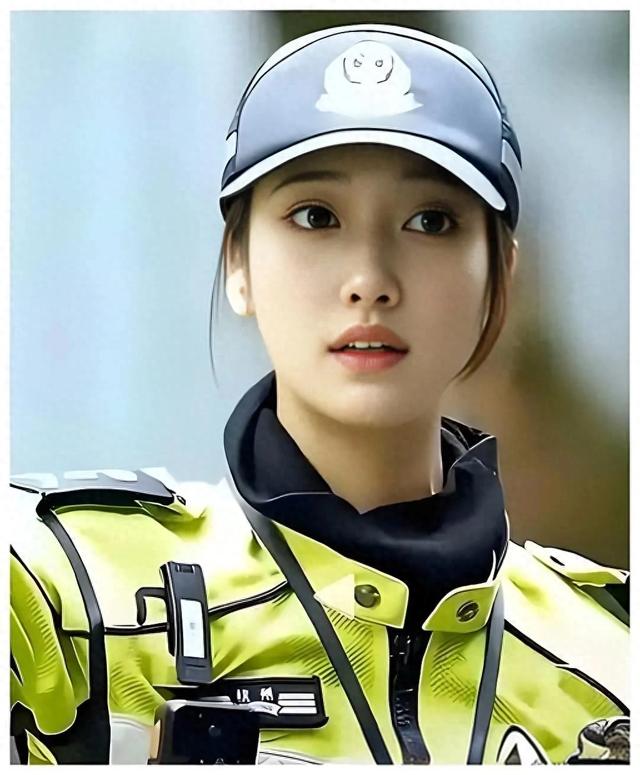 兔子警官李雨薇，爆火后没有辞职当网红，流量之下更显警徽光芒！