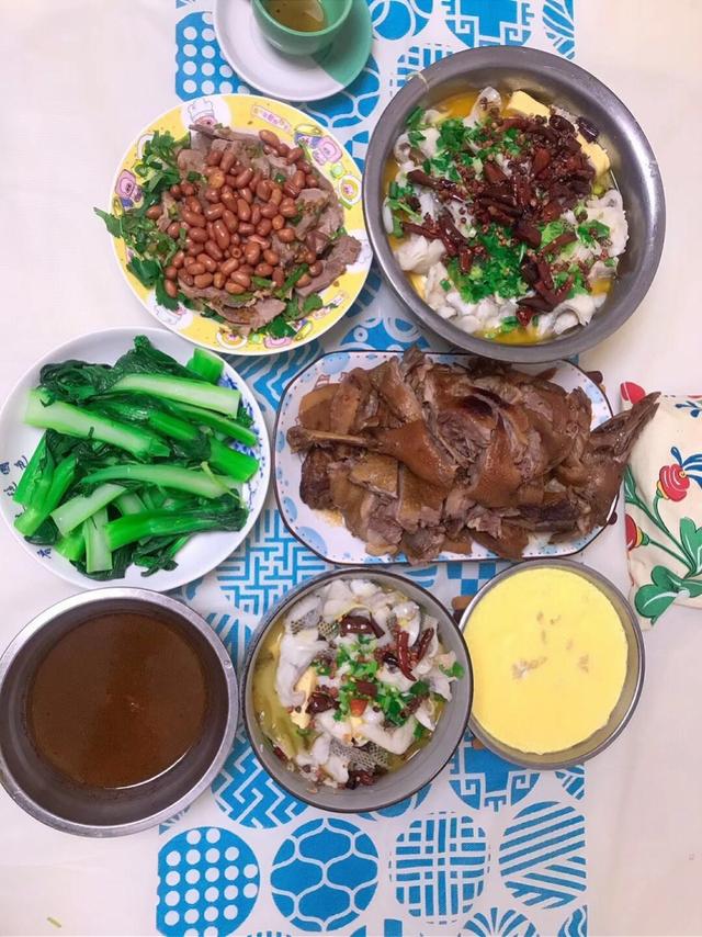 妈妈们2020年流行大变身:主播、厨神、打怪兽高手