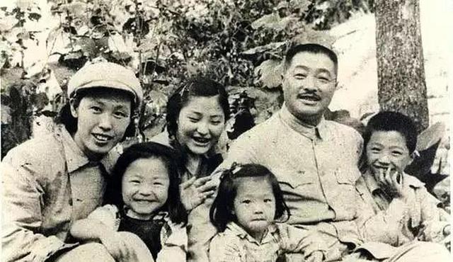 十大元帅之首朱德,授衔编号却是004,毛泽东把001给了谁