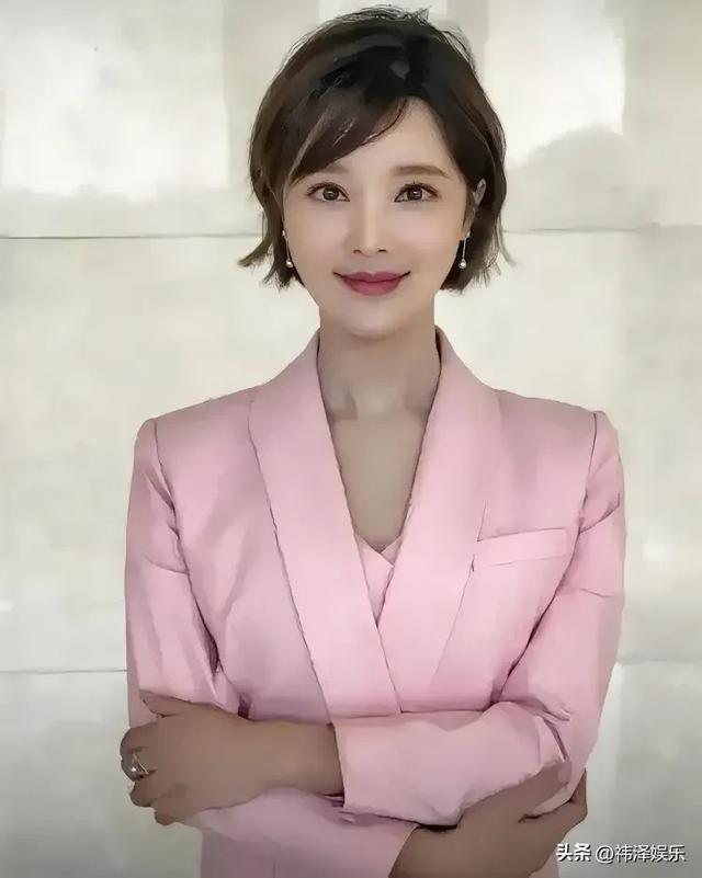 十二位央视美女主持人，每一位都是才貌双全，你最喜欢谁的风格