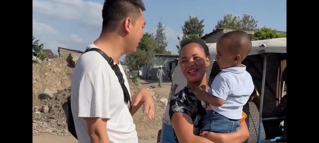 大壮非洲找媳妇，一波三折。小米与前夫和解，期待去中国生活。