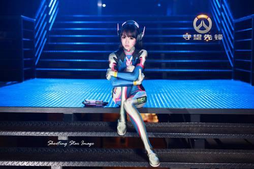 这大长腿给满分 清纯萌妹cos《守望先锋》D.VA